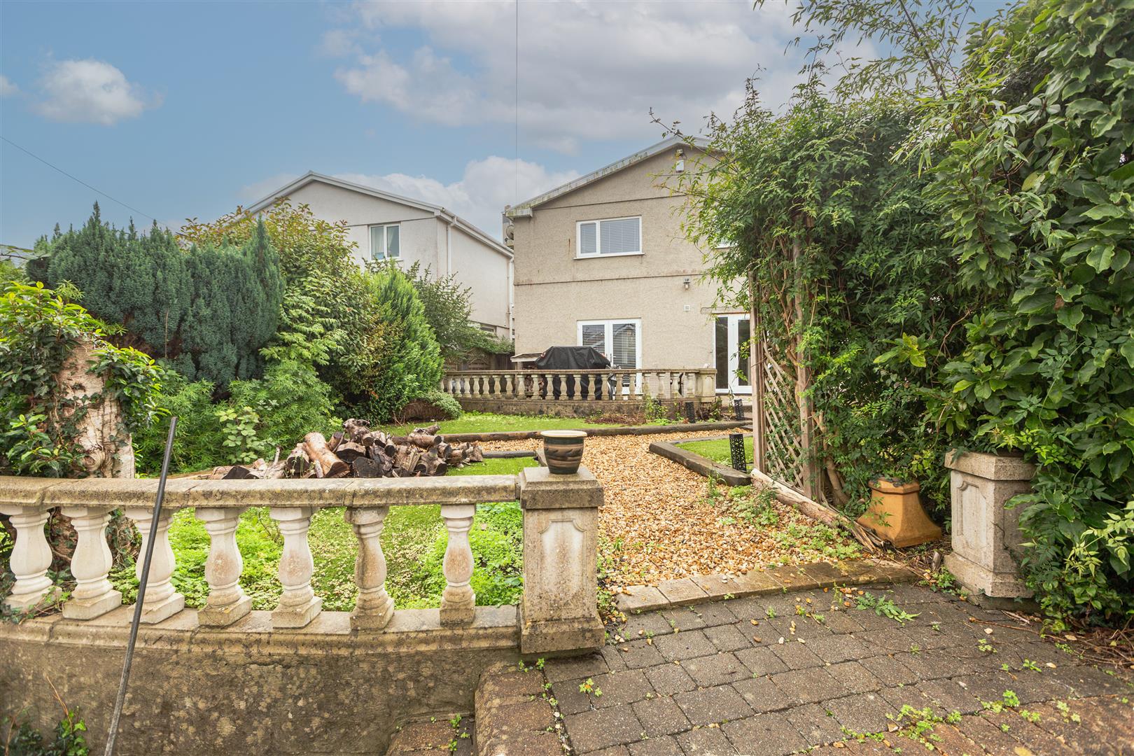 Vardre Road, Clydach, Swansea, SA6 5LP